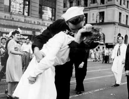 WW2-famous-kisses